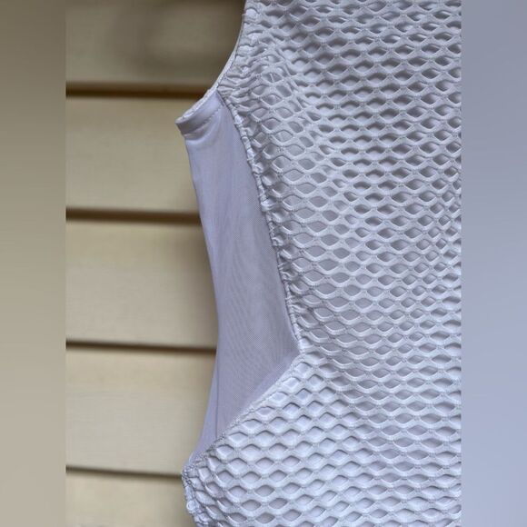 Top shop, white bodysuit, mesh sides & V-neck chest, bubble fabric, sleeveless,6 - Picture 8 of 8